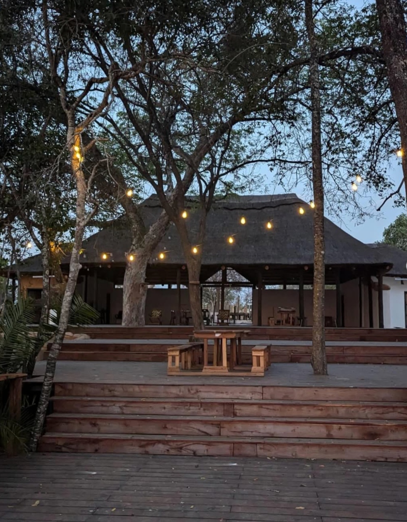 Evening atmosphere at Mubuyu Bush Camp